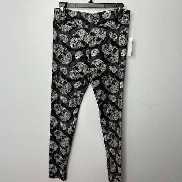 Celebrate Halloween nwt black acid wash paisley skeleton skulls - Picture 2 of 6